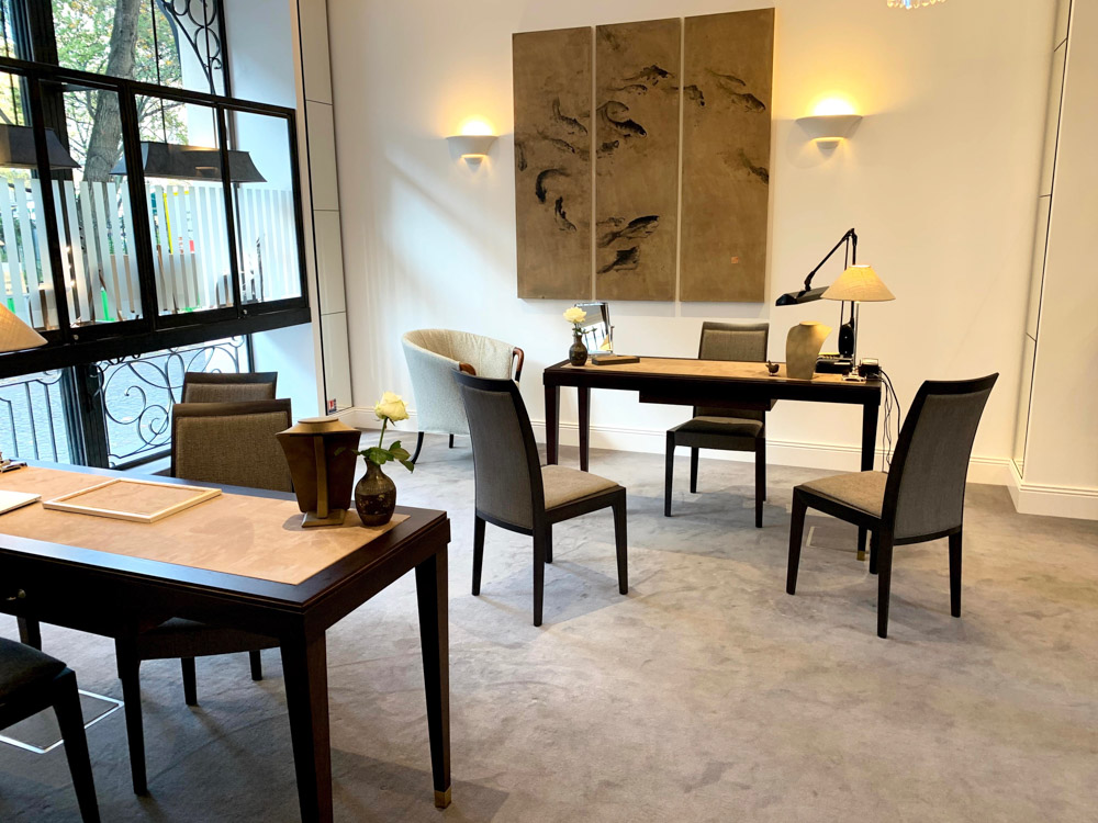 table chene wenge showroom inedit joaillerie paris rue de l'abbaye jewellery showroom oak wenge finish brass inlay brass feet bespoke project meuble sur mesure cabinetmaking gainerie
