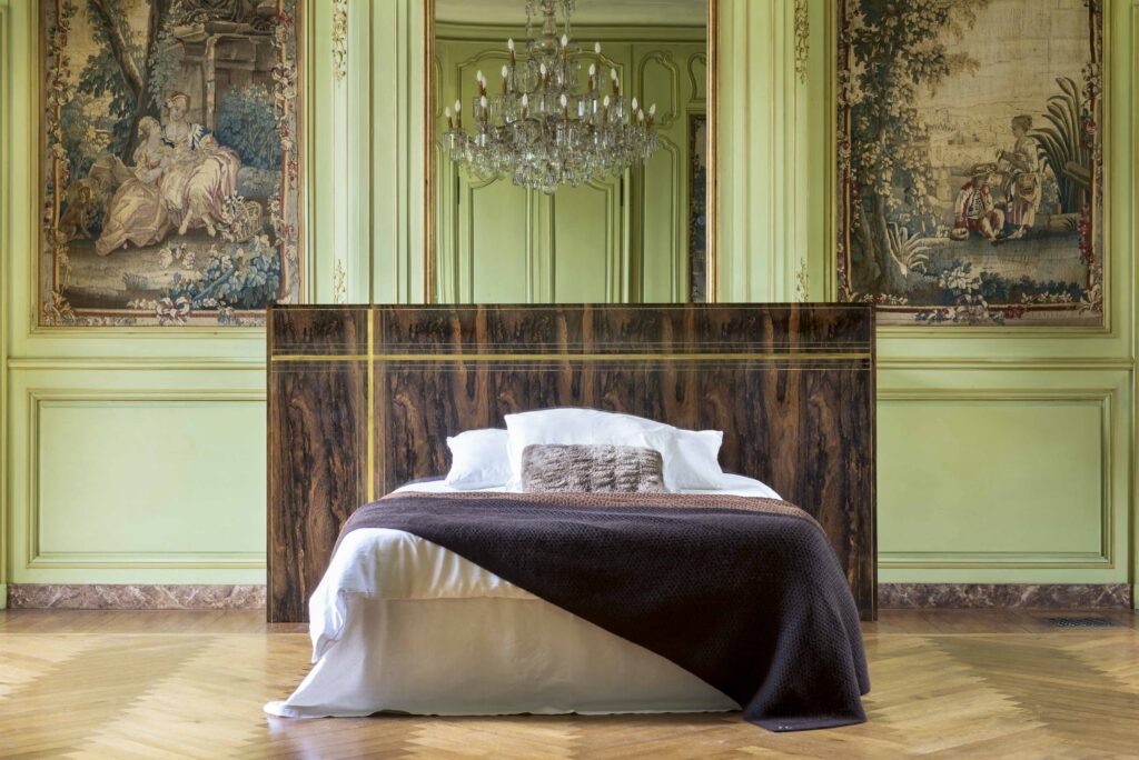 tete de lit filets laiton ziricote art deco hotel de luxe gld conception maison louis marie vincent mobilier sur mesure mobilier en série artisanat metier art headboard brass ziricote art deco gld conception maison louis marie vincent cabinetmaking luxury hotels bespoke furniture serie mass production craft