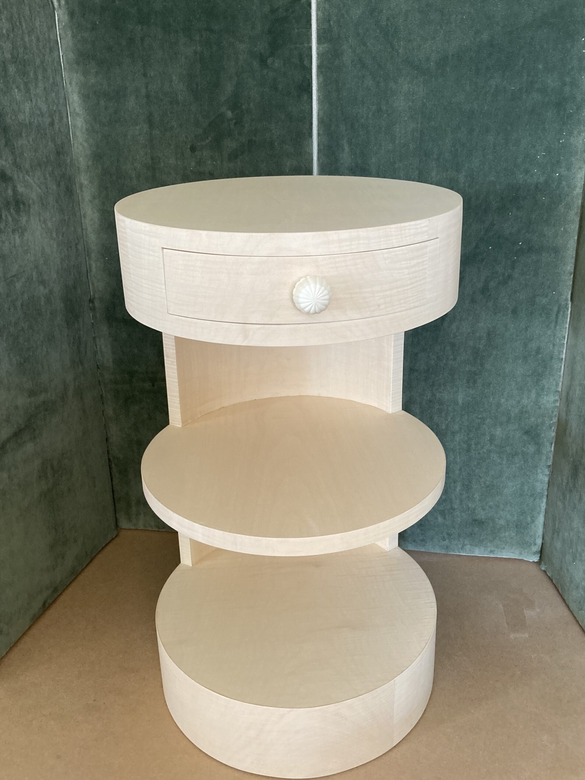 table de chevet sycomore sycamore bedside table night table table de nuit Delphine Maumot meuble sur mesure bespoke furniture cabinet making ebenisterie